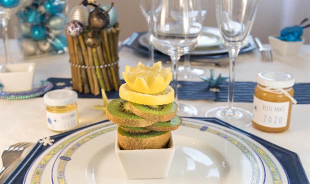 décorer votre table du nouvel an et offrez des petits pots de miel 100% français avec une étiquette assortie à la décoration